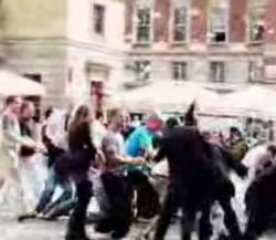 Guerrilla - Cash Mob a Londra per il lancio del serial Brotherhood