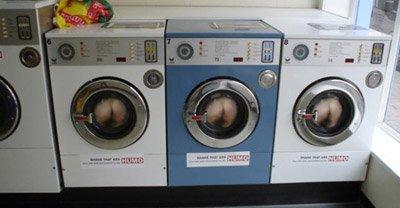 GUERRILLA - Humo Shake That Ass nelle lavanderie pubbliche