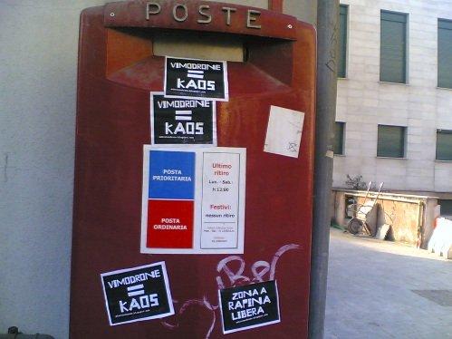 STICKERING - Vimodrone = Kaos, il disagio non-convenzionale di un paese dormitorio