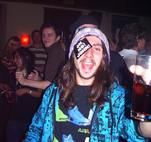 Oh, no! John! Ancora tu…?