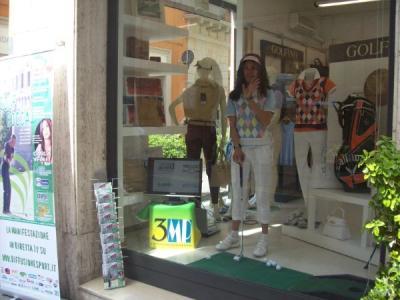 si_gioca_a_golf_in_vetrina2