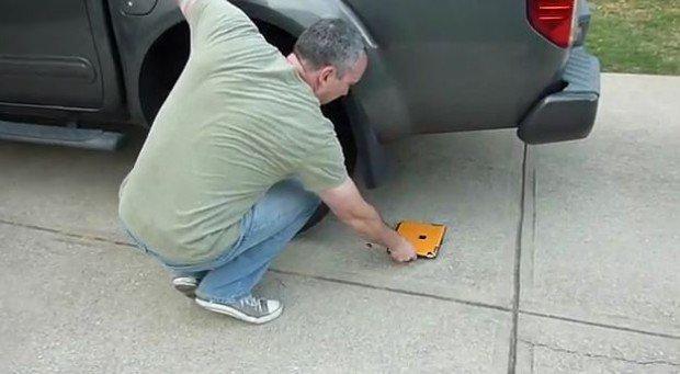 L'iPad e la custodia a prova di Suv!