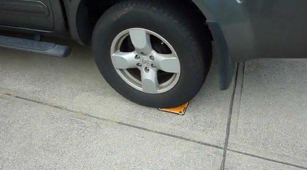 L'iPad e la custodia a prova di Suv!