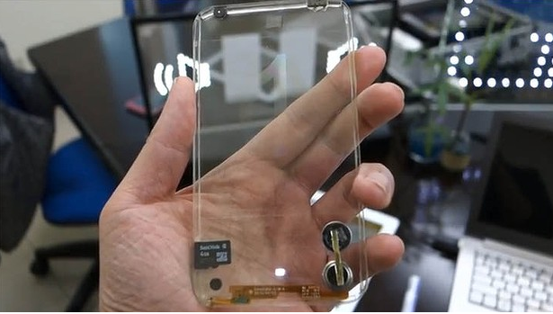Lo smartphone trasparente: creatività e innovazione nel telefono del futuro
