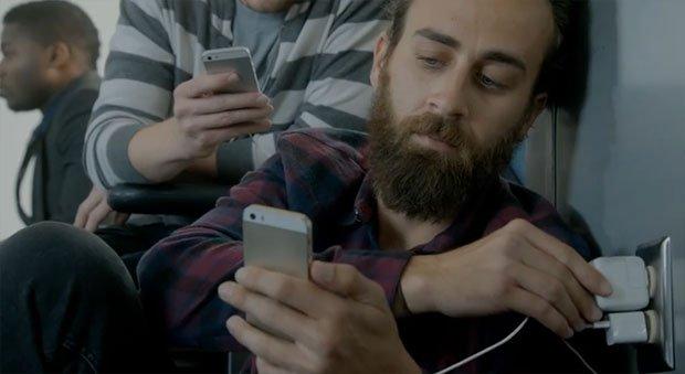 Ancora Samsung vs Apple in “Wall Huggers"