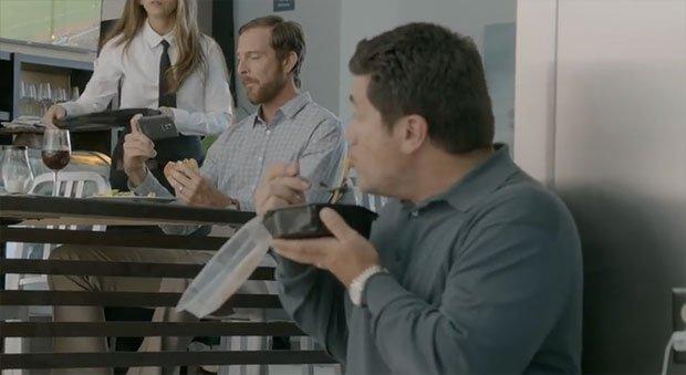 Ancora Samsung vs Apple in “Wall Huggers"