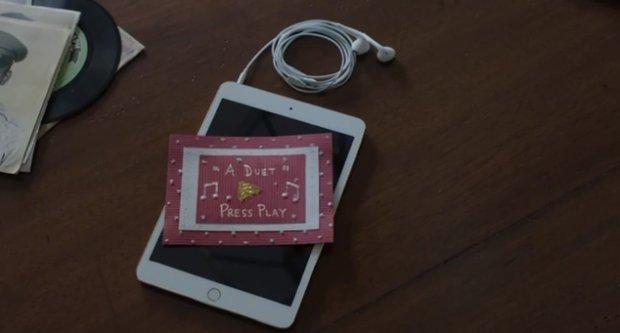 Apple, famiglia e musica: il perfetto mix natalizio per emozionarci ancora [VIDEO]