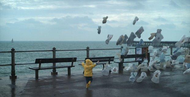 Nel mondo stra-ordinario di IKEA anche le t-shirt volano [VIDEO]