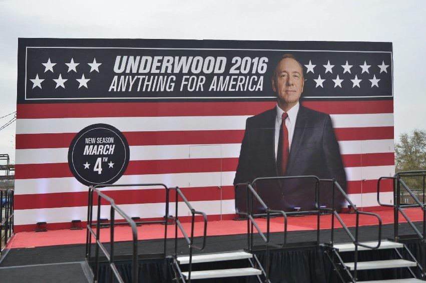 house_of_cards_e_netflix_il_palco_elettorale_di_underwood_2