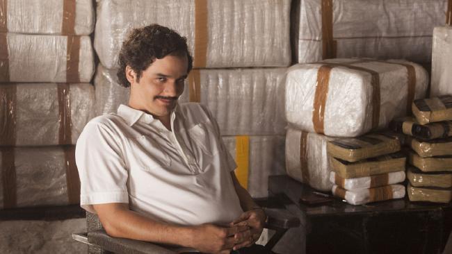 Un frame del telefilm Narcos, reso celebre da numerosi memi sul web