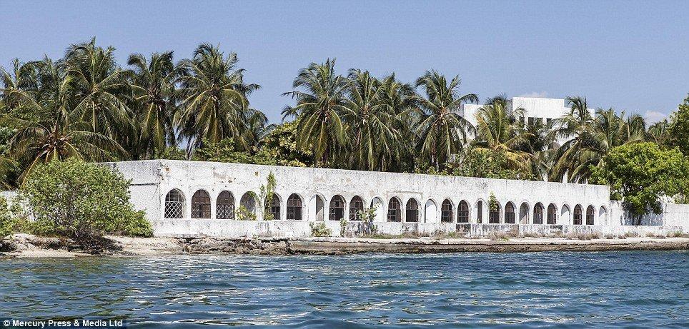 Una delle ville commissionate da Escobar nelle isole Rosario, Colombia