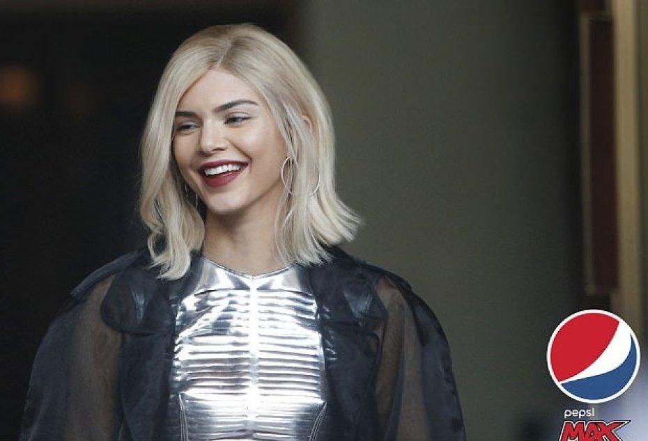 kendall-jenner-bionda-per-pepsi