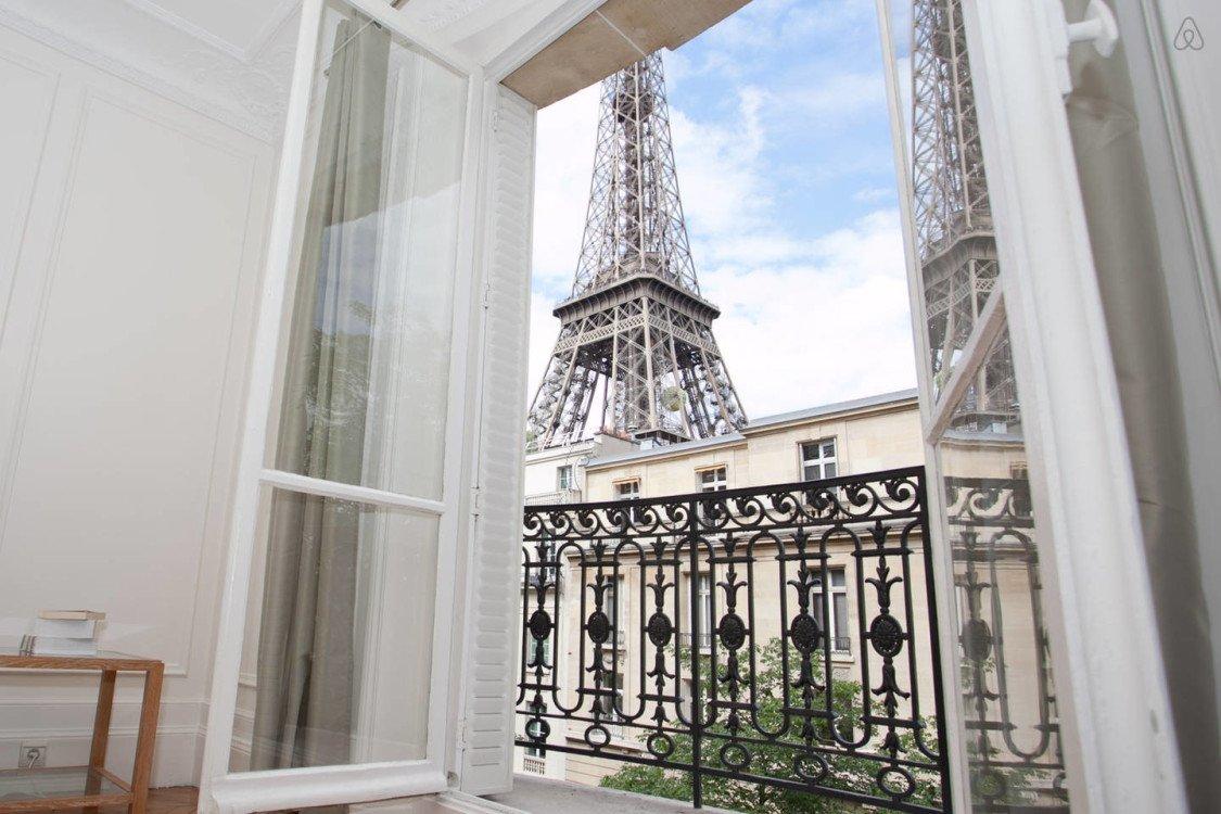 Eiffel-Pearl-airbnb-apartment