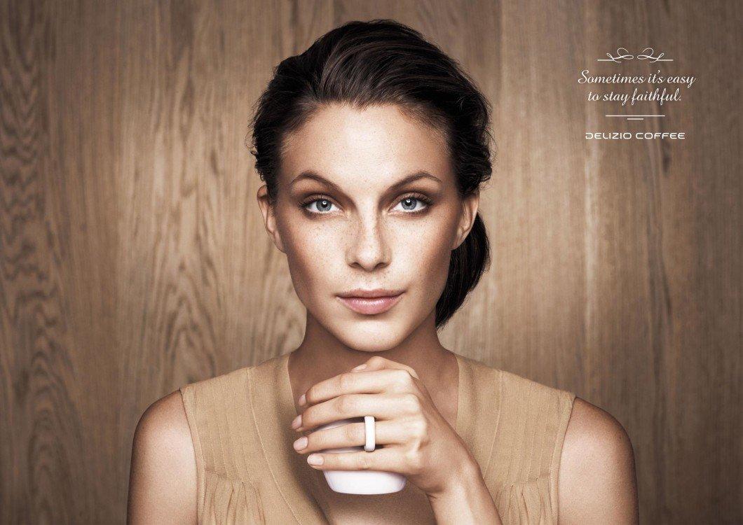 print_deliziocoffee_weddingringwoman