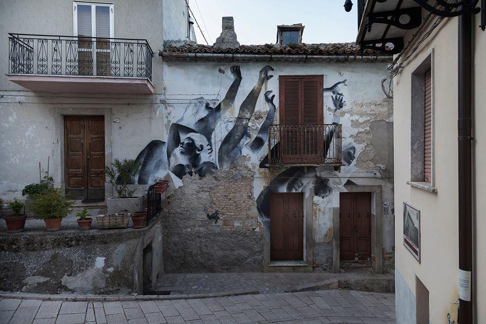 Riscorpire i borghi italiani con la street art ed Airbnb 
