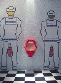 Bathroom Mania! - The Kisses Urinal urinatoi sexy