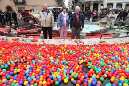 Dal rosso alla quadricomia: Piazza di Spagna si colora!