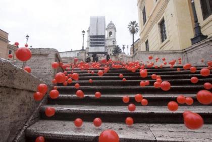 Dal rosso alla quadricomia: Piazza di Spagna si colora!