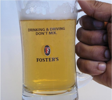 Foster's Beer – Alcol e guida non vanno d'accordo…