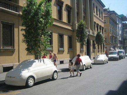 Un Ambient green in via Montenapoleano targato Fiat 500C