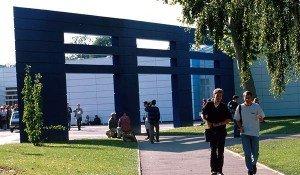 Antichi santuari e nuove religioni: come cambia la comunicazione delle business school Antichi santuari e nuove religioni: come cambia la comunicazione delle business school