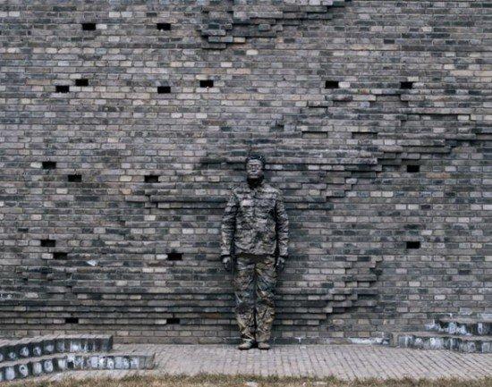 Liu Bolin l'uomo invisibile - c'è ma non si vede 12