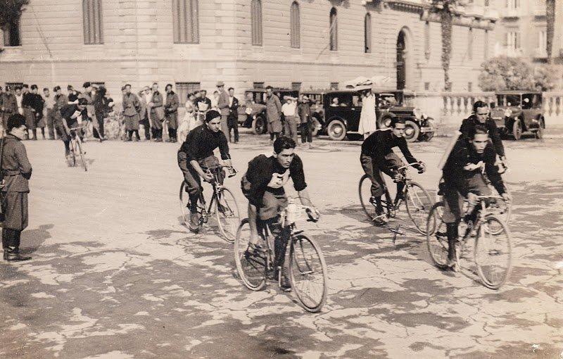 Cycling Club in Naples (1930) - Il nonno di Jerry