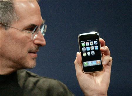 Steve Jobs, l'addio su Twitter e Facebook di star e persone comuni