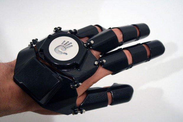 Glove one: ovvero come trasformare la vostra mano in un cellulare!