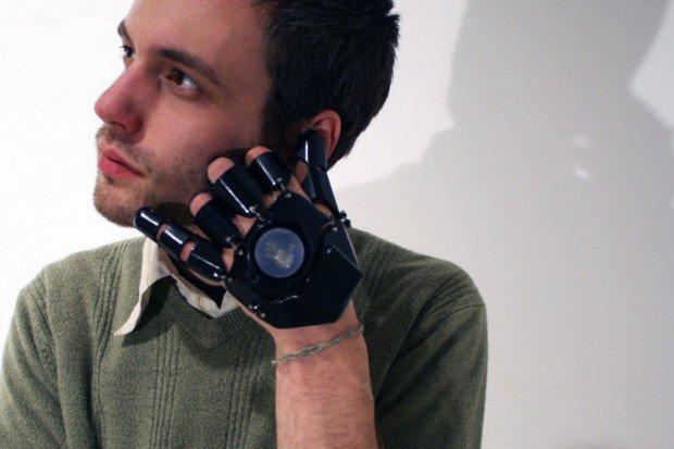 Glove one: ovvero come trasformare la vostra mano in un cellulare!