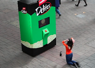 6 viral advertising campaign con protagonista un distributore