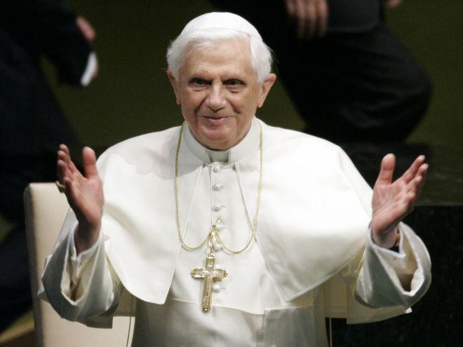 Papa Benedetto XVI si dimette: le reazioni sui social network