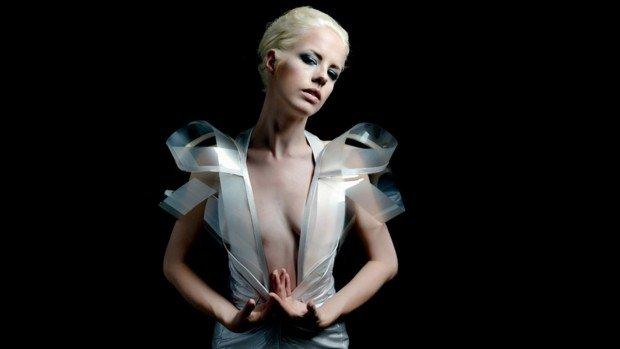 Ti emozioni? Il vestito diventa trasparente!