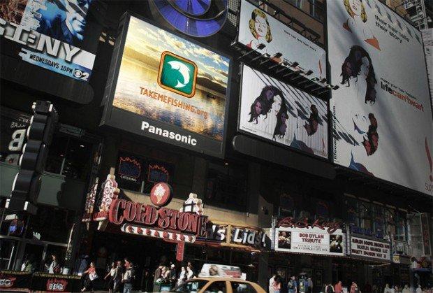 TakemeFishing.org: l'annuncio a Times Square contro le altre pubblicità