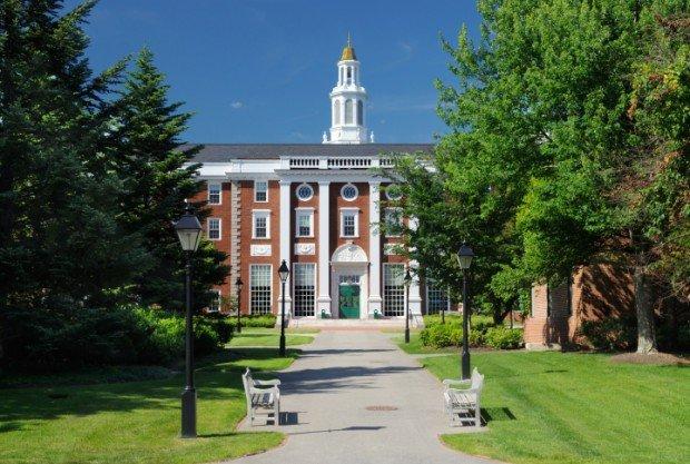 Harvard stanzia 10 milioni di dollari per non lasciare l'università
