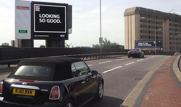 Mini stupisce i suoi clienti con effetti speciali