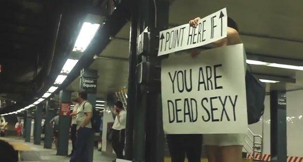 The New York Subway Signs Experiment: bando alla noia in metro [VIDEO]