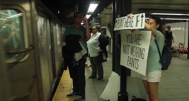 The New York Subway Signs Experiment: bando alla noia in metro [VIDEO]