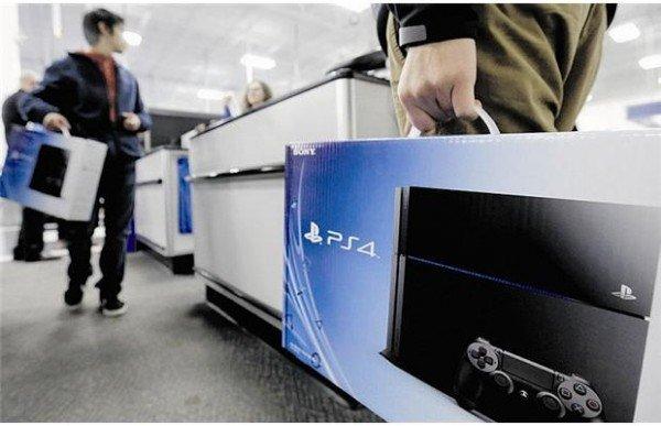 Playstation 4 vola nelle vendite sfida Xbox One per la leadership 