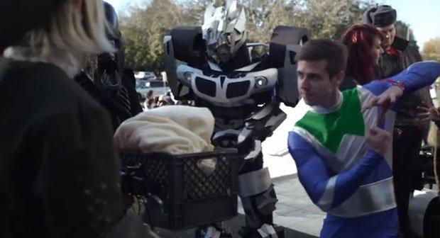 We are not alone, il nuovo spot Facebook parla ai cosplayer [VIDEO]