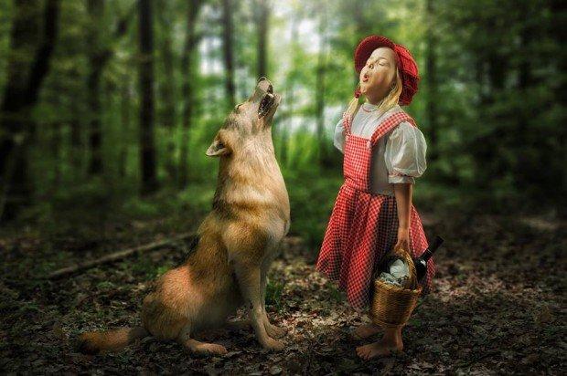 Papà creativo realizza immagini surreali delle sue tre figlie con Photoshop
