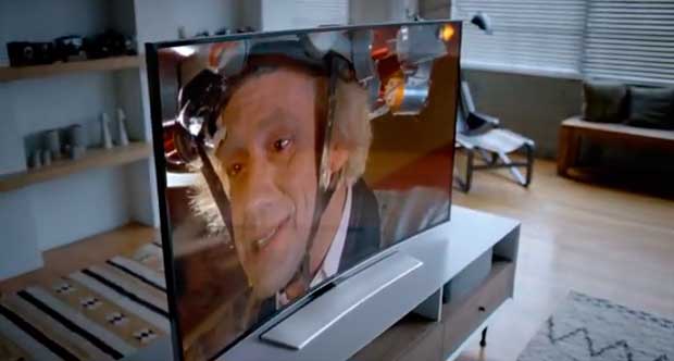 Una super citazione da film: ecco lo spot della tv curva Samsung