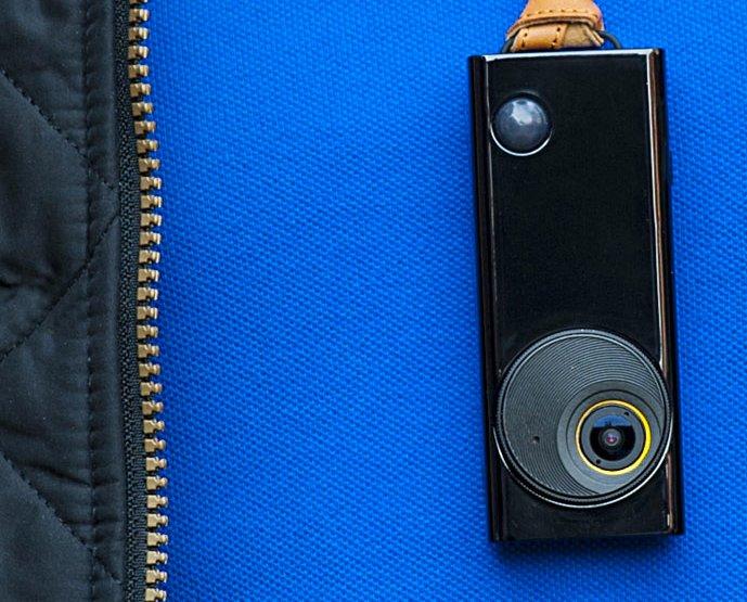 Autographer: una piccola fotocamera indossabile e intelligente per scattare "foto di vita reale"