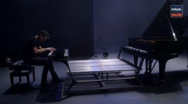 Gillette e il pianoforte fatto di rasoi [VIDEO]