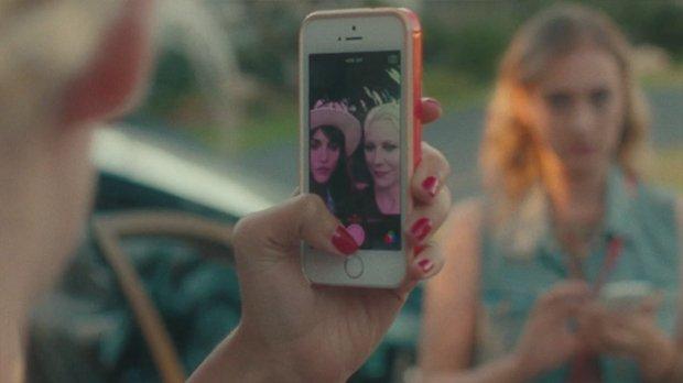 Aspirational, Kirsten Dunst e la sindrome da selfie [VIDEO]