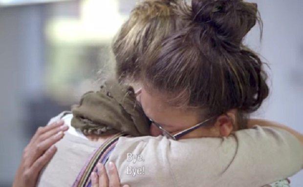 KLM e Shiphol sorprendono i passeggeri con le ‘Cover Greetings’ [VIDEO]