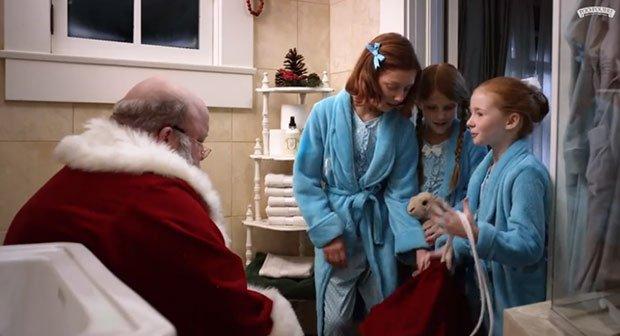 Con PooPourri tutti la fanno, anche Babbo Natale [VIRAL VIDEO]