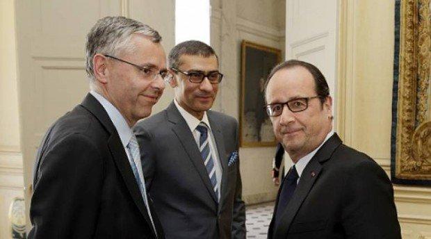 Il CEO di Alcatel-Lucent Michel Combes, il CEO Nokia Rajeev Suri e il presidente Francese Francois Hollande