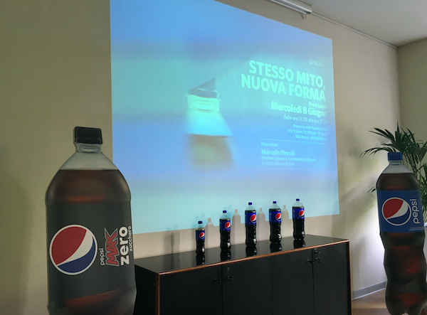 Pepsi Italia presenta la nuova bottiglia