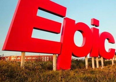 Vittorio Sgarbi, @Martola e Donald Trump: gli Epic Win e gli Epic Fail della settimana